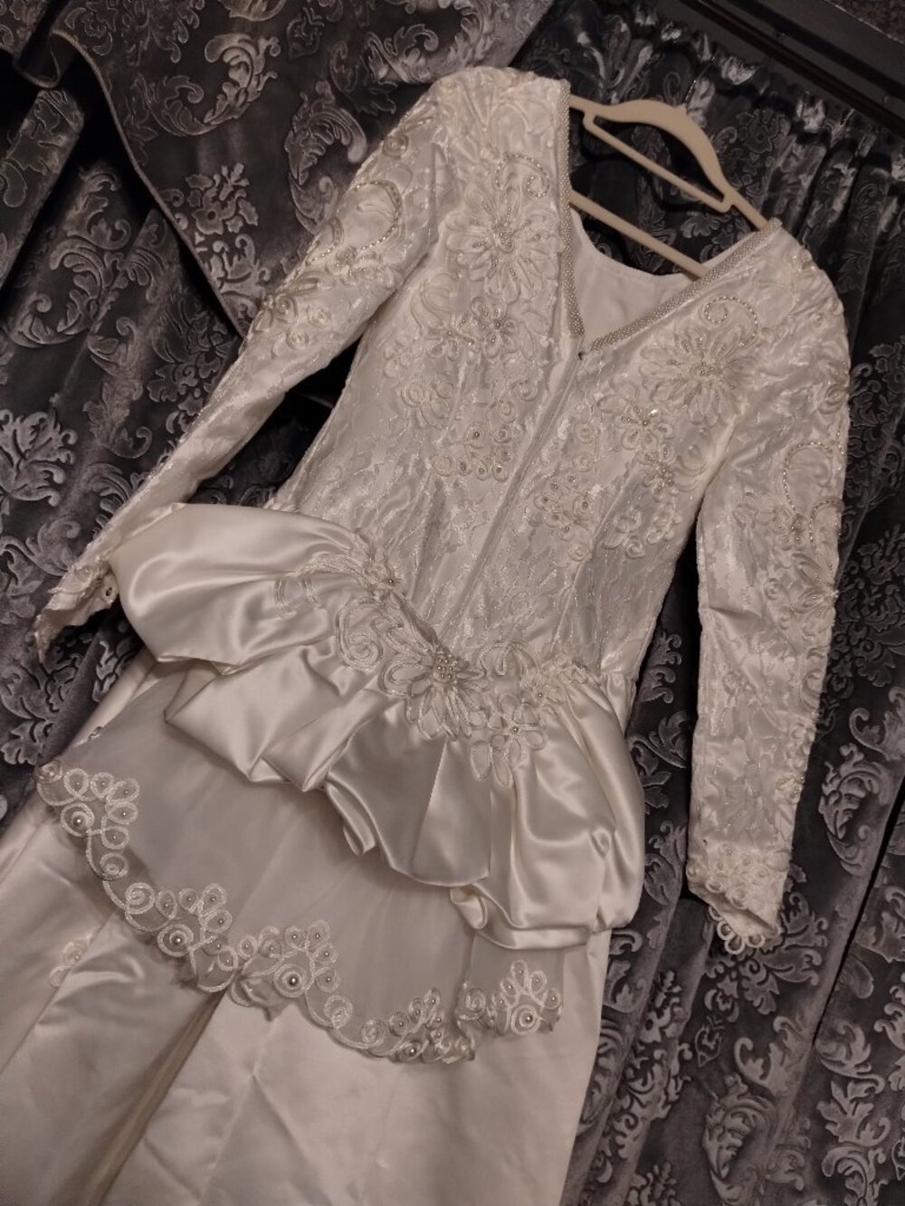 1980 Cream Lace & Silk Ballgown w/ Tulle & Bow Bustle